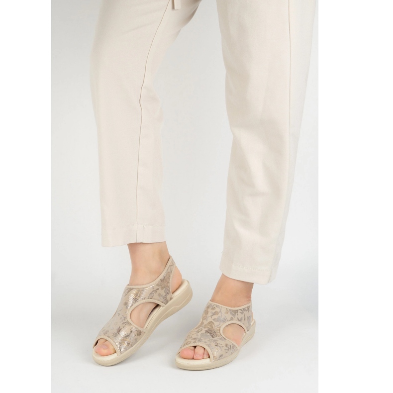 Vriston Frauenschuhe flexible Sandalen bequem Emma Beige glänzend ohne 1