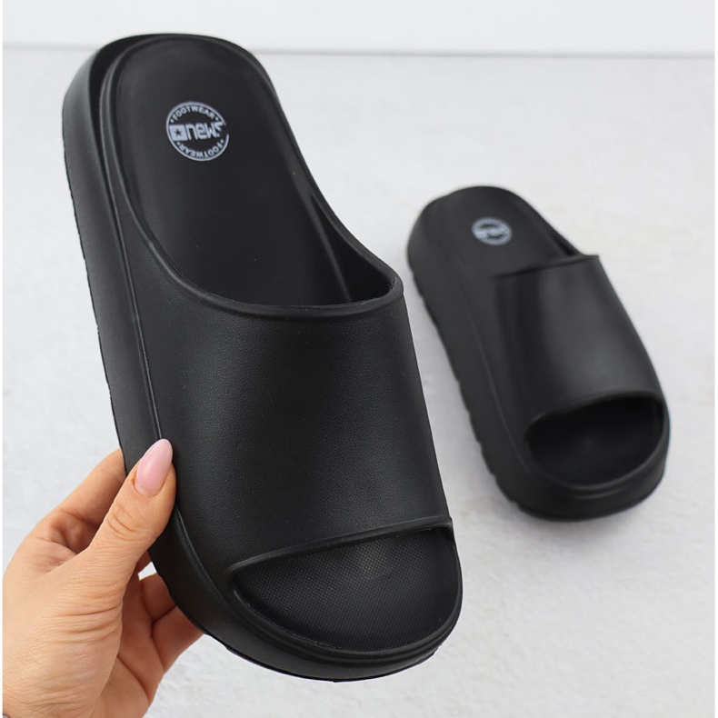 Damenflip Flops auf einer dicken Plattformpool Beach Black News 7303 schwarz 1
