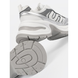 Weiße Frauen -Turnschuhe mit silbernen Einsätzen 1