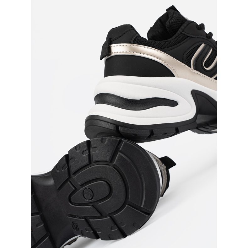 Schwarze Frauen -Turnschuhe mit goldenen Einsätzen 1