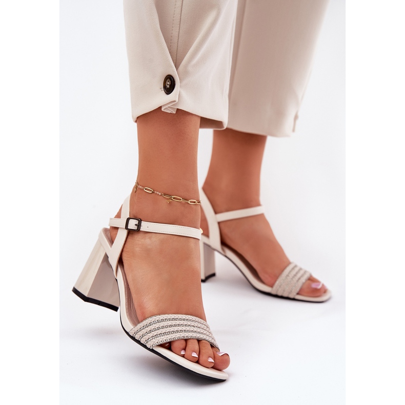 Frauensandalen auf dem Pfosten mit Zirkonen und Vinceza 62228 Schwarz beige 2