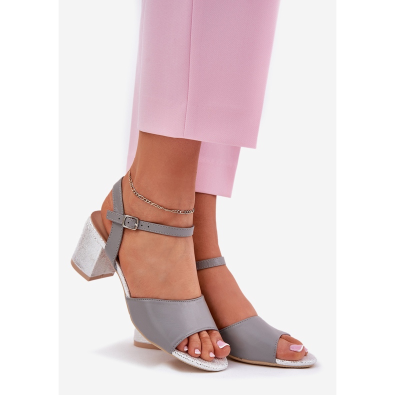 Frauensandalen auf dem Vinceza 20275 Pfosten grau 1