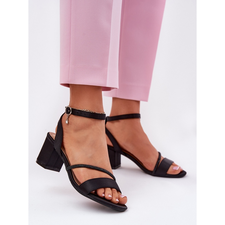 Frauensandalen auf der Säule mit Vinceza 20268 Schwarze Zirkone 2