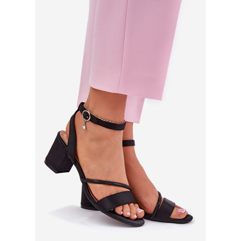 Frauensandalen auf der Säule mit Vinceza 20268 Schwarze Zirkone 1