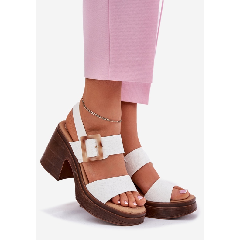 Frauensandalen auf einer massiven Ferse und Vinceza -Plattform 17387 Weiß 1