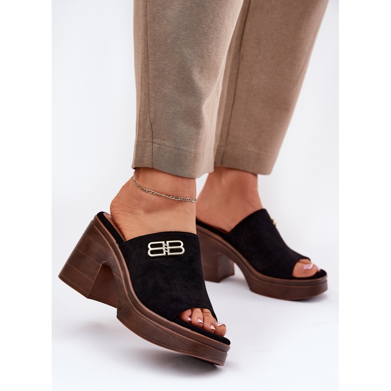 Vinceza Frauenschuhe auf einer massiven Ferse mit einem goldenen Detail von Vincez 17400 Schwarz 2