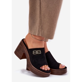 Vinceza Frauenschuhe auf einer massiven Ferse mit einem goldenen Detail von Vincez 17400 Schwarz 1