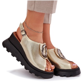 ARTIKER Damen -Ledersandalen mit einem Keil mit Dekoration Artker 56C0109 Zlotys golden 7