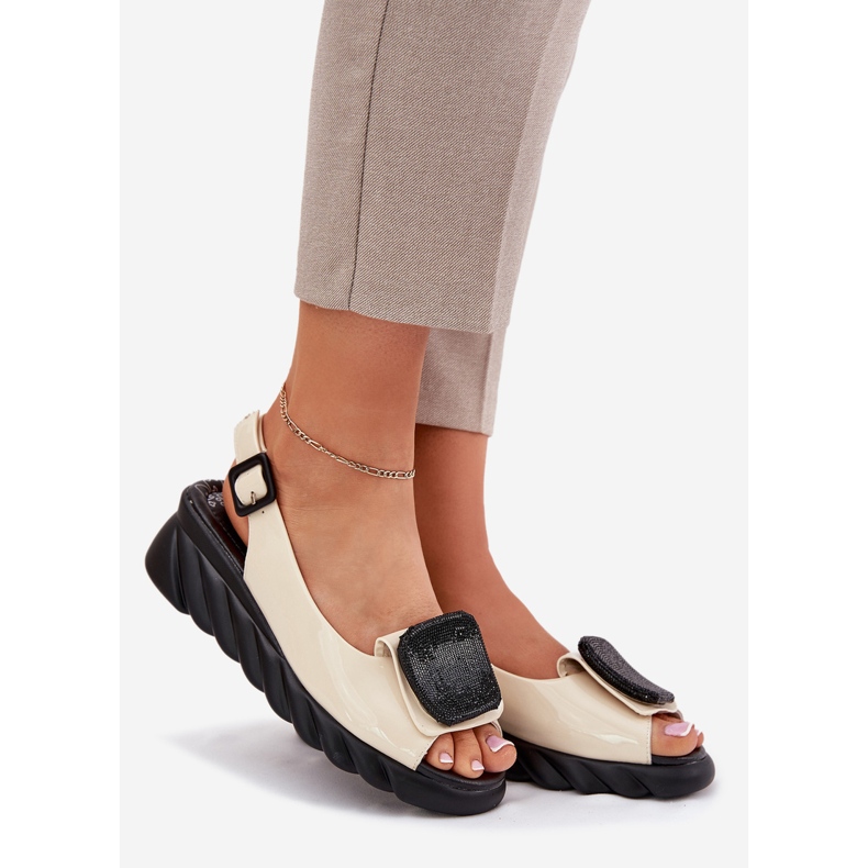 Leder lackierte Frauensandalen mit alter Dekoration Artiker 56C1567 Beige 1