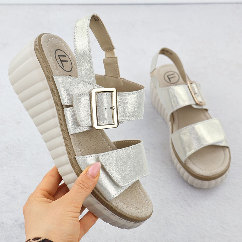 Filippo 7040 Leder -Frauen Ledersandalen für Frauen golden 1