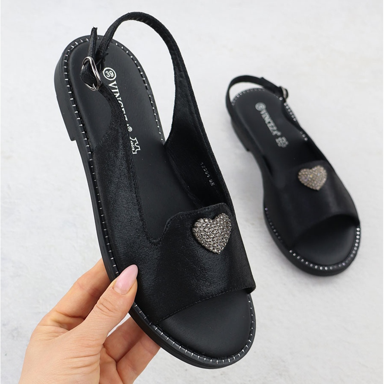 Flache Frauensandalen mit Dekoration schwarz Vinceza 17384 1