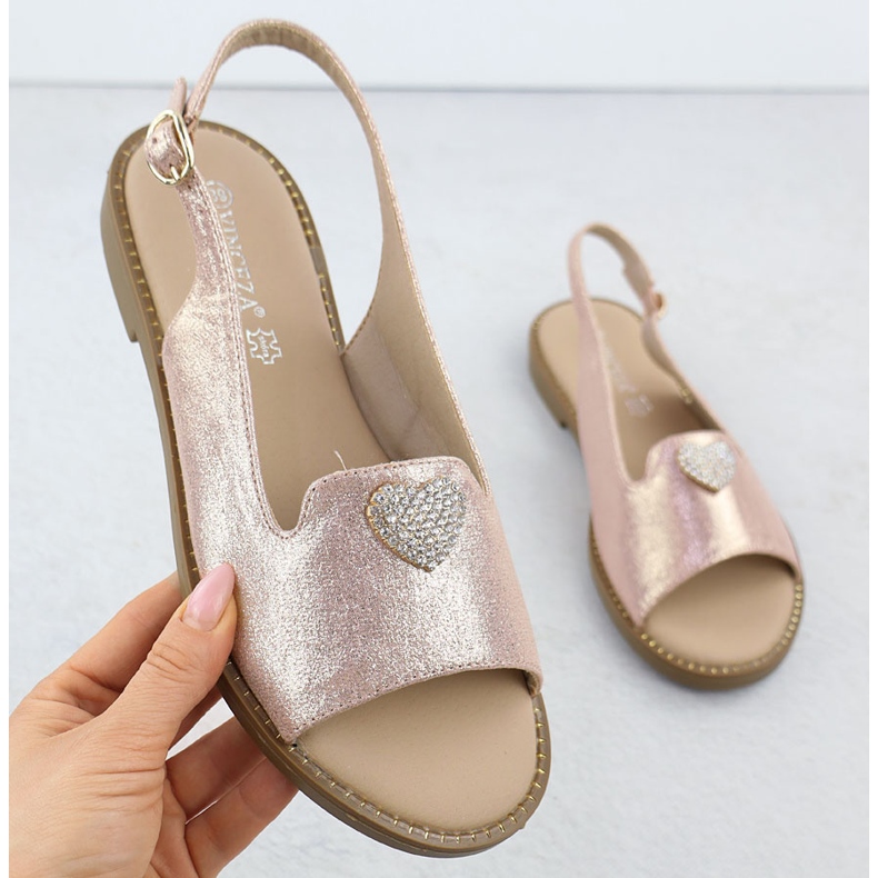 Flache Frauensandalen mit goldenem Vinceza 17384 1