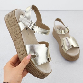 Filippo DS7024 Ledersandalen auf Keilen golden 1