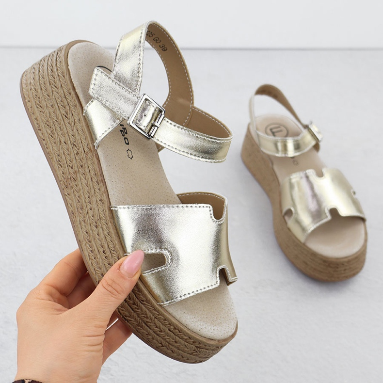 Filippo DS7024 Ledersandalen auf Keilen golden 1