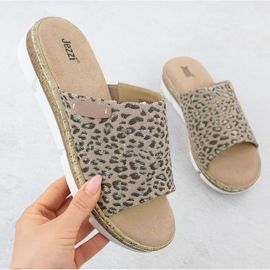 Damenflip Flops auf einem Leopardendruck beige Jezzi 8832 1