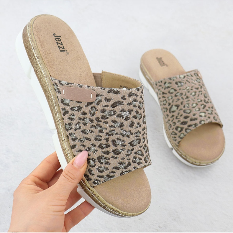 Damenflip Flops auf einem Leopardendruck beige Jezzi 8832 1