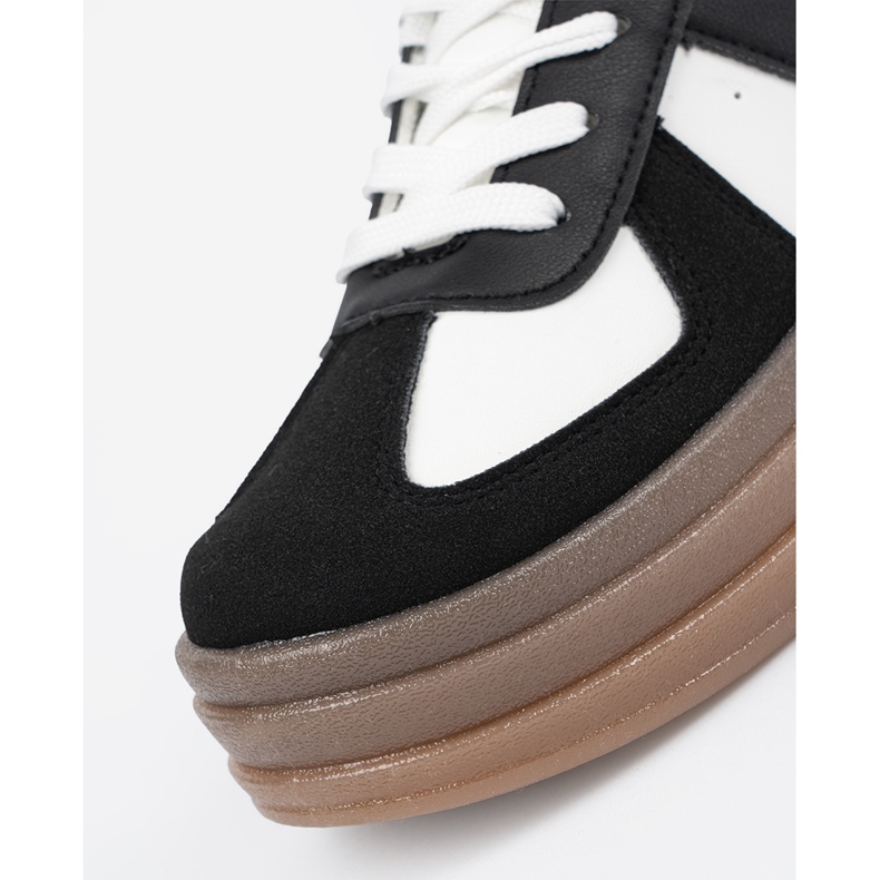 Shelvt Schwarz-weiße Plateau-Sneaker 1