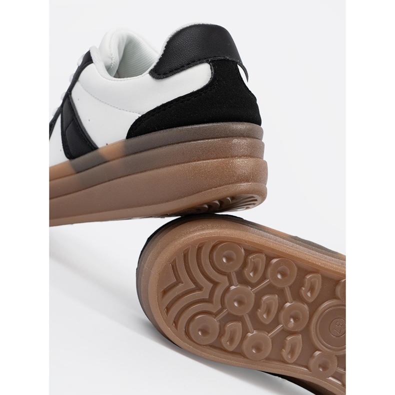 Shelvt Schwarz-weiße Plateau-Sneaker 2