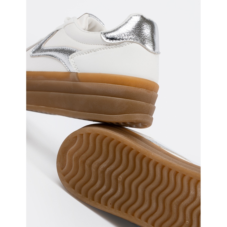 Shelvt Weiße Turnschuhe von Frauen mit silbernen Einsätzen 2