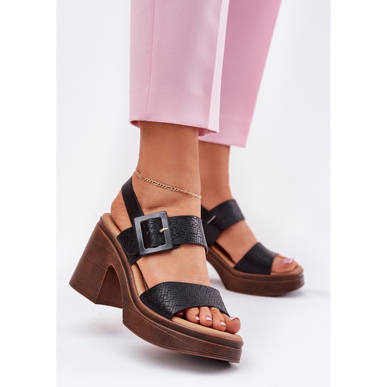 Frauensandalen auf einer massiven Ferse und Vinceza 17387 schwarze Plattform 2