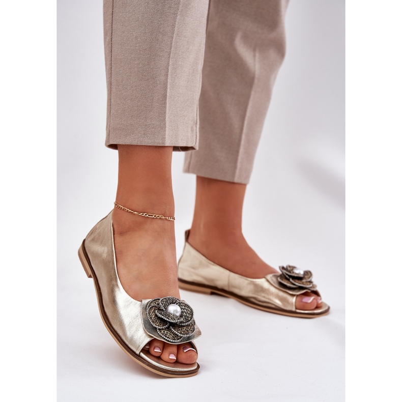 Leder -Ballerinas mit nackten Fingern und einer Zazoo -Blume 1870 Zlotys golden 2