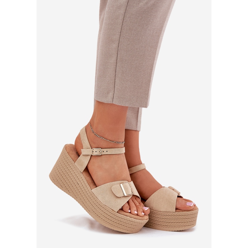 Inna Frauensandalen auf Keil mit Khaki -Schnalle beige 1