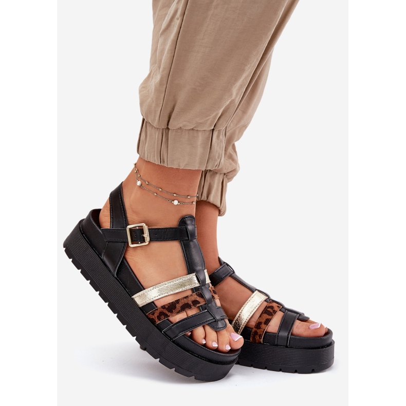 Inna Frauensandalen mit Streifen auf der Plattform schwarz 1