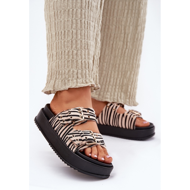 Inna Flip -Flops für Frauen mit Schnallen auf der Zebra -Plattform weiß 2