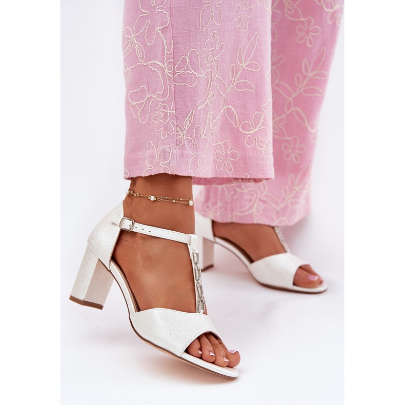 EVento Frauensandalen auf dem Pfosten mit einem dekorativen Öko -Ledergeschmack weiß 2