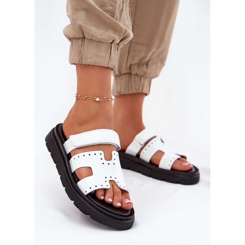 Lackierte Frauen -Leder -Flip -Flops auf der weißen Plattform Zazoo 40440 2