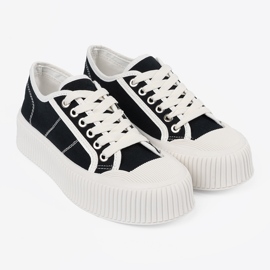 Shelvt Schwarze Turnschuhe, die auf eine dicke Sohle geschnürt sind 2