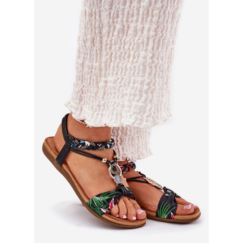 Flache Frauensandalen mit geflochtenem Gürtel und Dekoration Artiker 56C1318 Schwarz 1