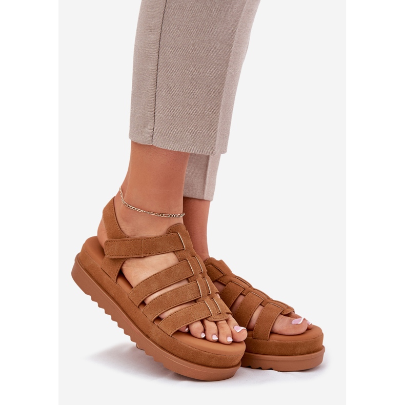 Inna Frauensandalen auf der Kamel Wildlederplattform braun 1