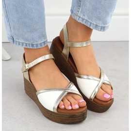 S.Barski Frauensandalen auf Keil weiß Złote S. Barski PL51-324 5