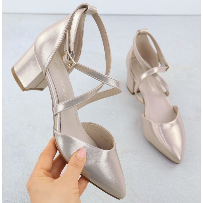 Frauensandalen auf dem Golden Sergio Leone SK-830 Post 1