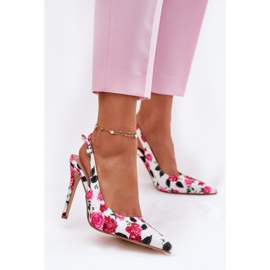 Inna Dekorierte Sandalen auf einem Stift in weißen Rosen 2