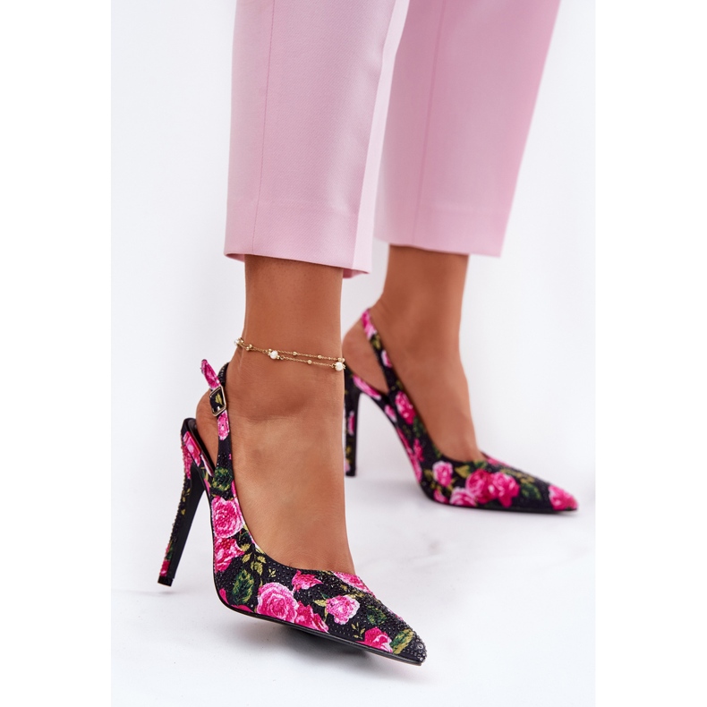 Inna Dekorierte Sandalen auf einer High Heel in schwarzen Rosen 2