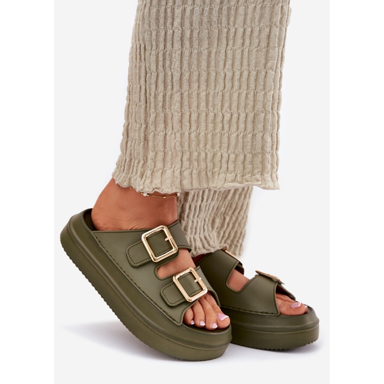 Inna Damenflip flops auf der Plattform mit goldenen Schnallen grün 1