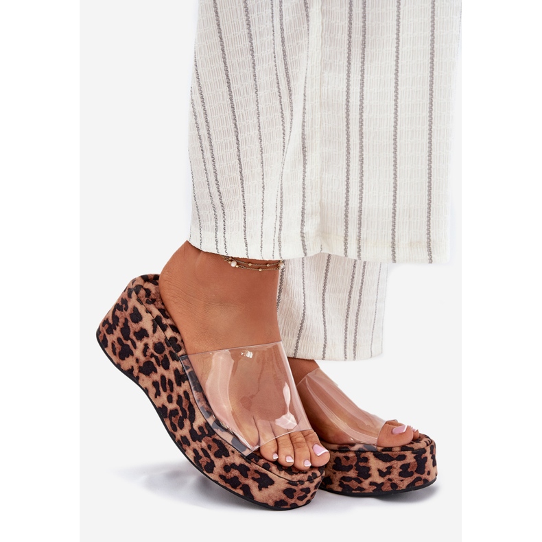 Inna Damenflip Flops mit einem transparenten Keil, den We Leopard Bar braun 1