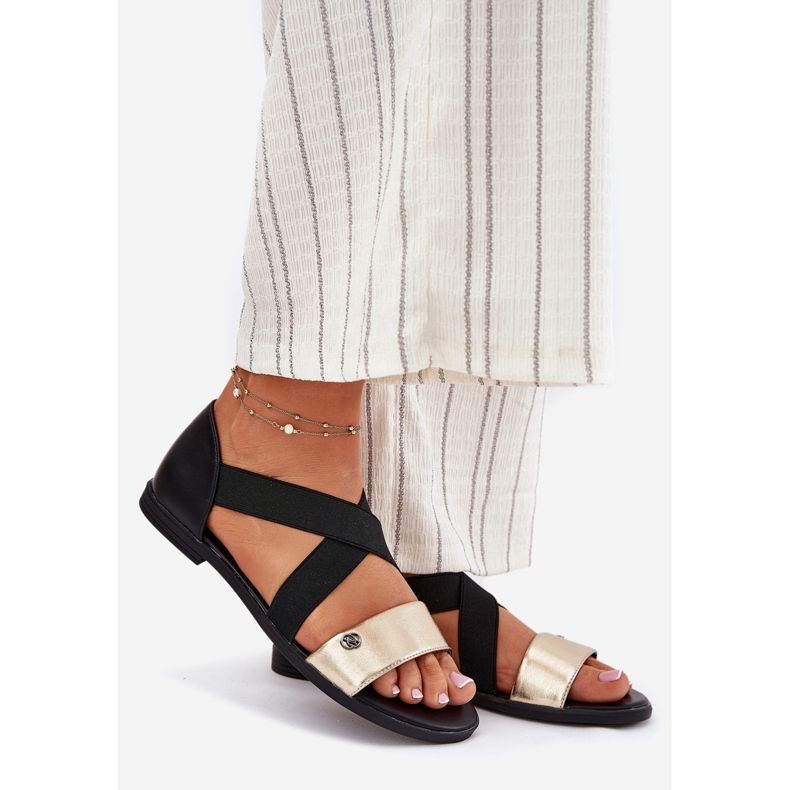 EVento Flache Frauensandalen mit flexiblen schwarzen und goldenen Streifen 1