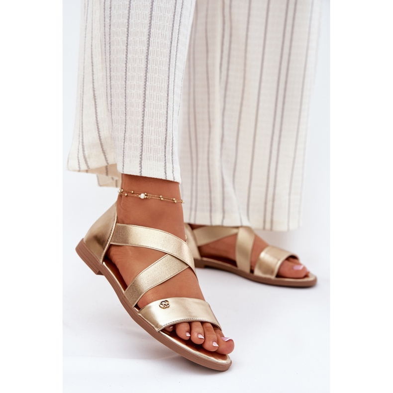 EVento Flache Frauensandalen mit flexiblen goldenen Streifen 2