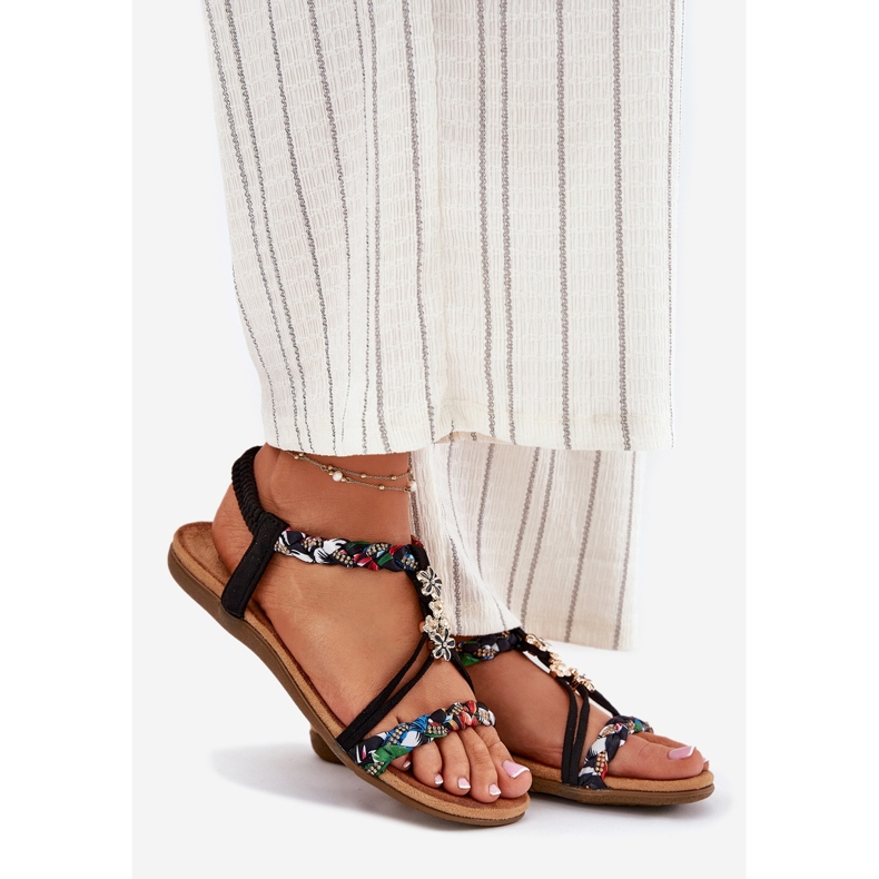 EVento Frauensandalen mit Stiften und geflochtenen Streifen schwarz 1