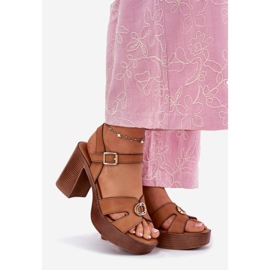 EVento Frauensandalen auf dem Camel Golden Decoration Post braun 1