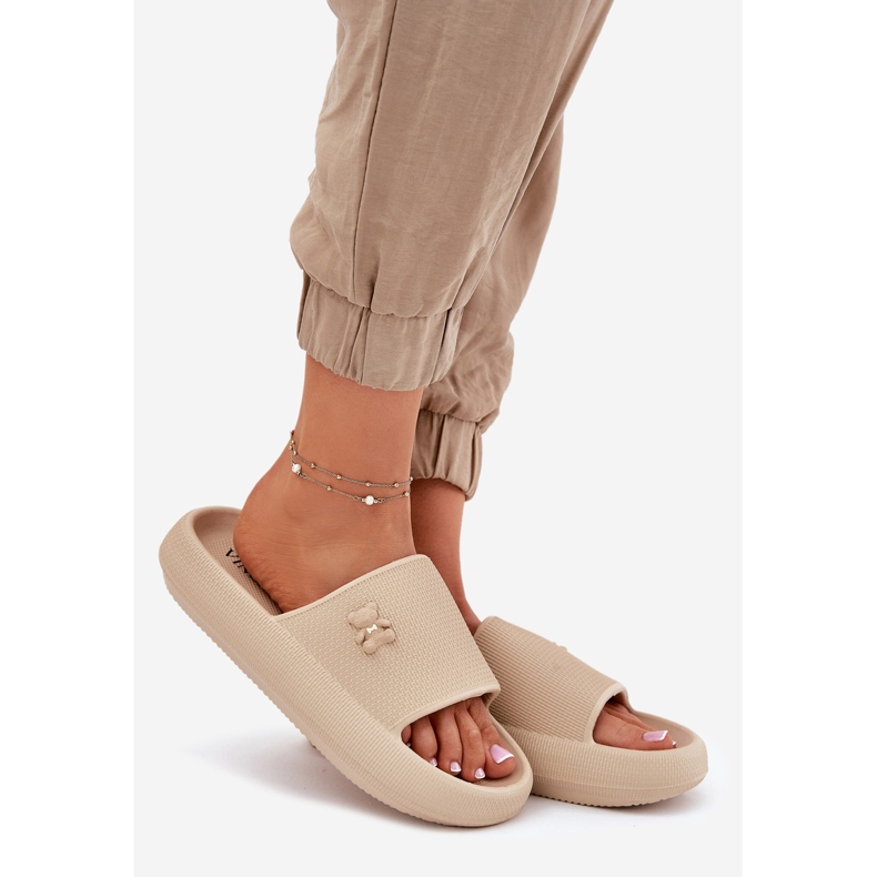Frauenschaumflip -Flops auf der Plattform mit einem Vinceza Teddy Bear 75210 Beige 1