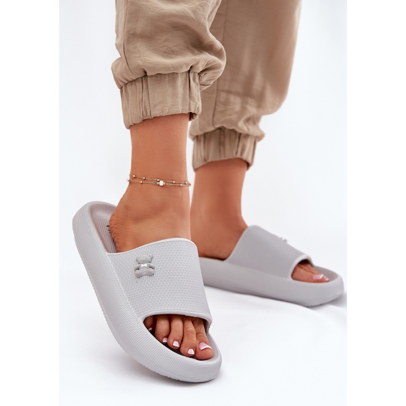 Frauenschaumflip Flops auf der Plattform mit einem Vinceza Teddybär 75210 Grau 2