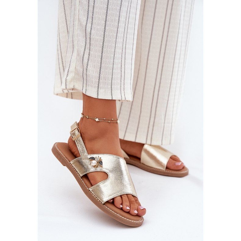 Flache Frauensandalen mit einem dekorativen Vinceza -Detail 17378 Zlotys golden 2