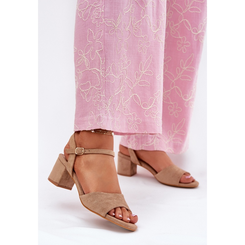 EVento Eco Suede klassische Frauen High Heels Beige Sandalen 2