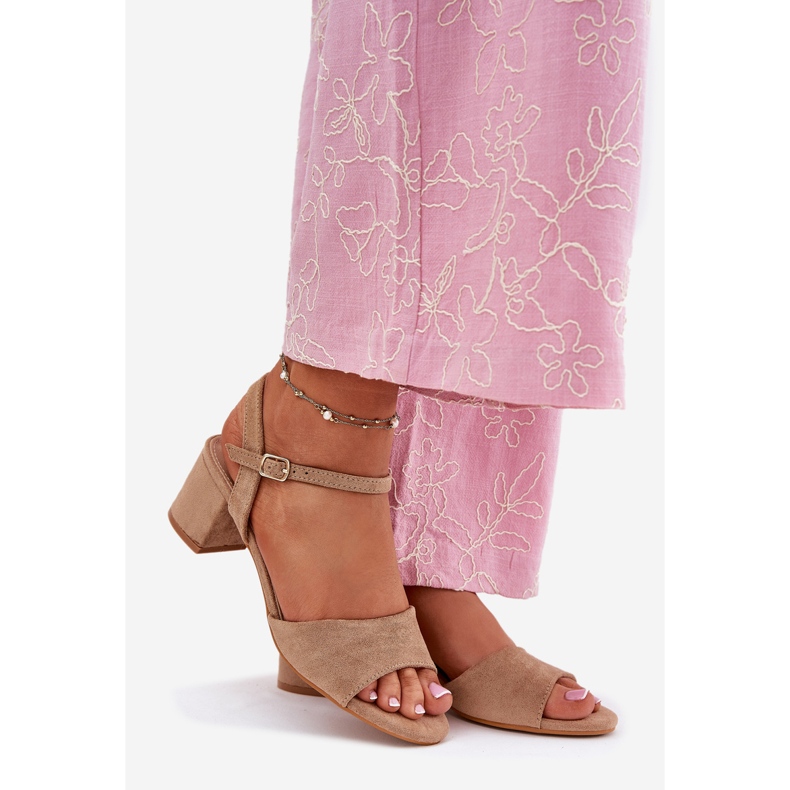 EVento Eco Suede klassische Frauen High Heels Beige Sandalen 1