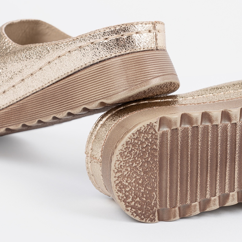 Goodin Gold Flip Flops für Frauen auf der Plattform golden 2