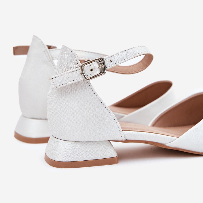 EVento Children glänzend mit niedrig geköpften Sandalen weiß 1